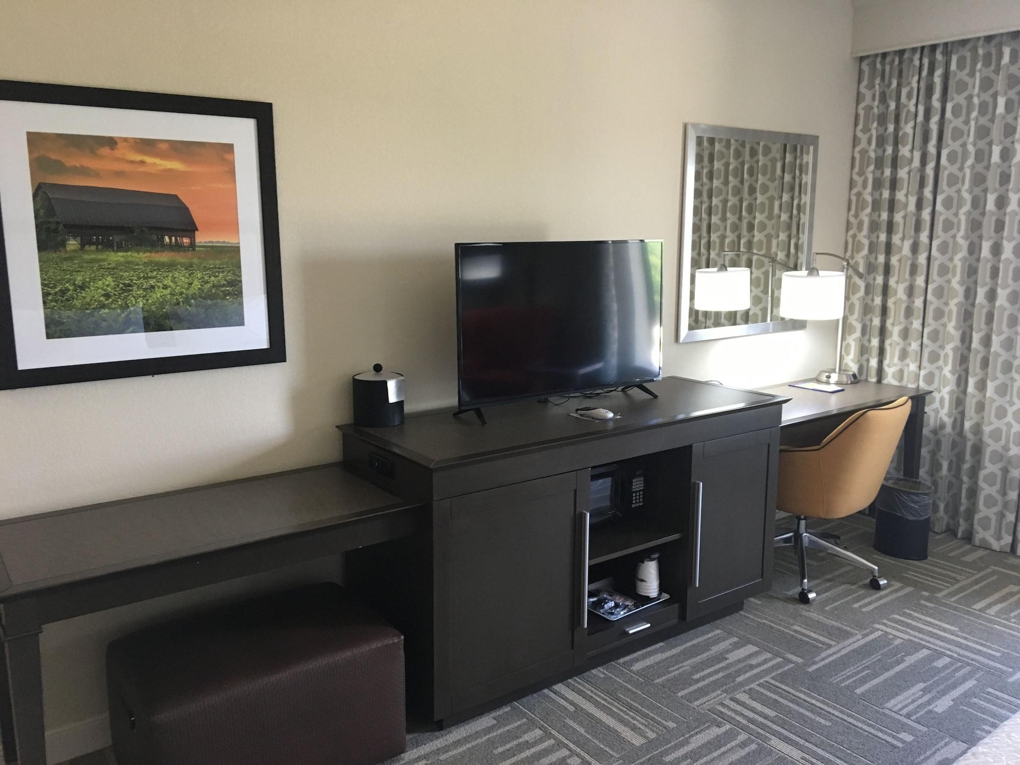 Hampton Inn Mcpherson Extérieur photo