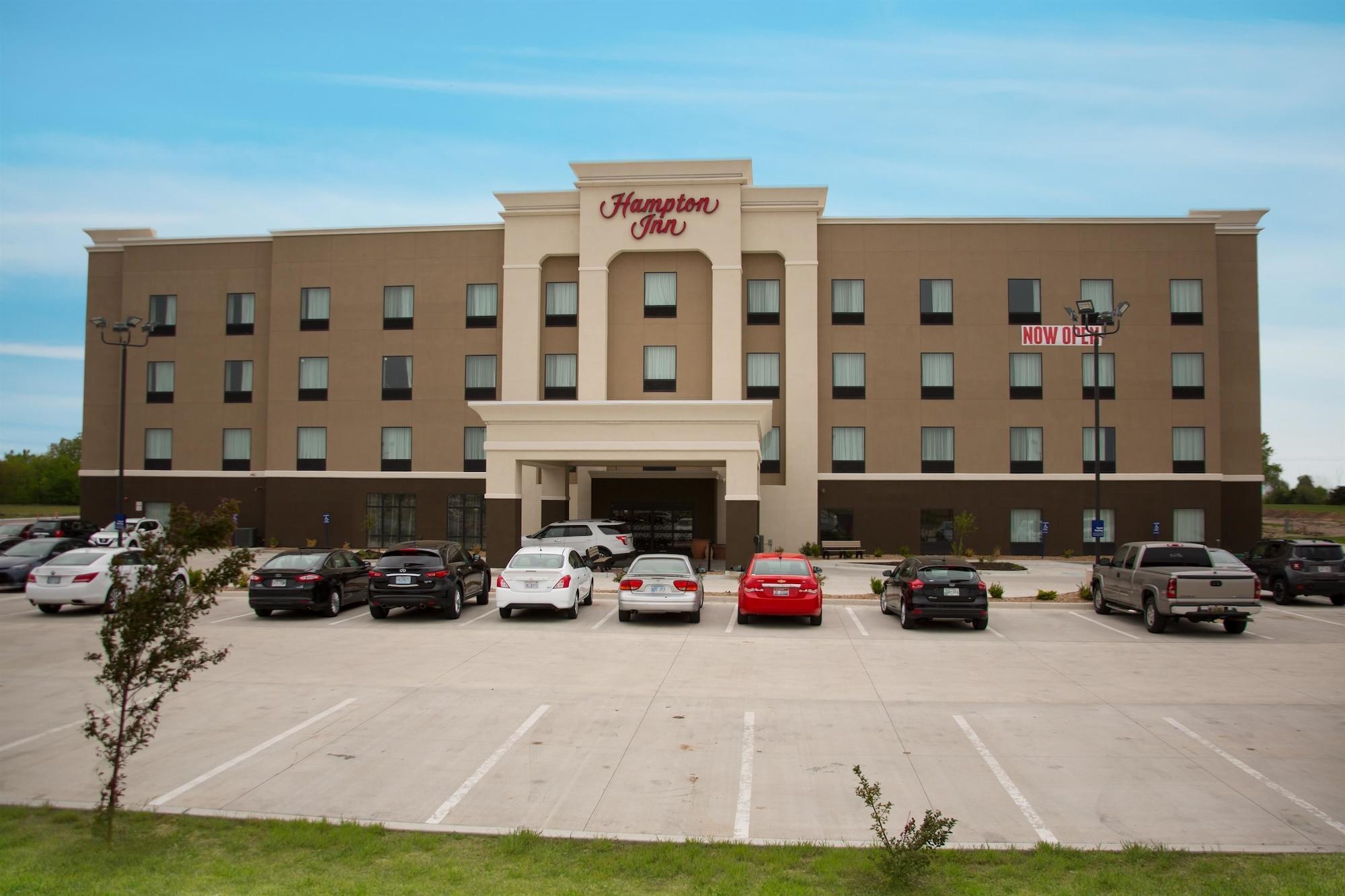Hampton Inn Mcpherson Extérieur photo