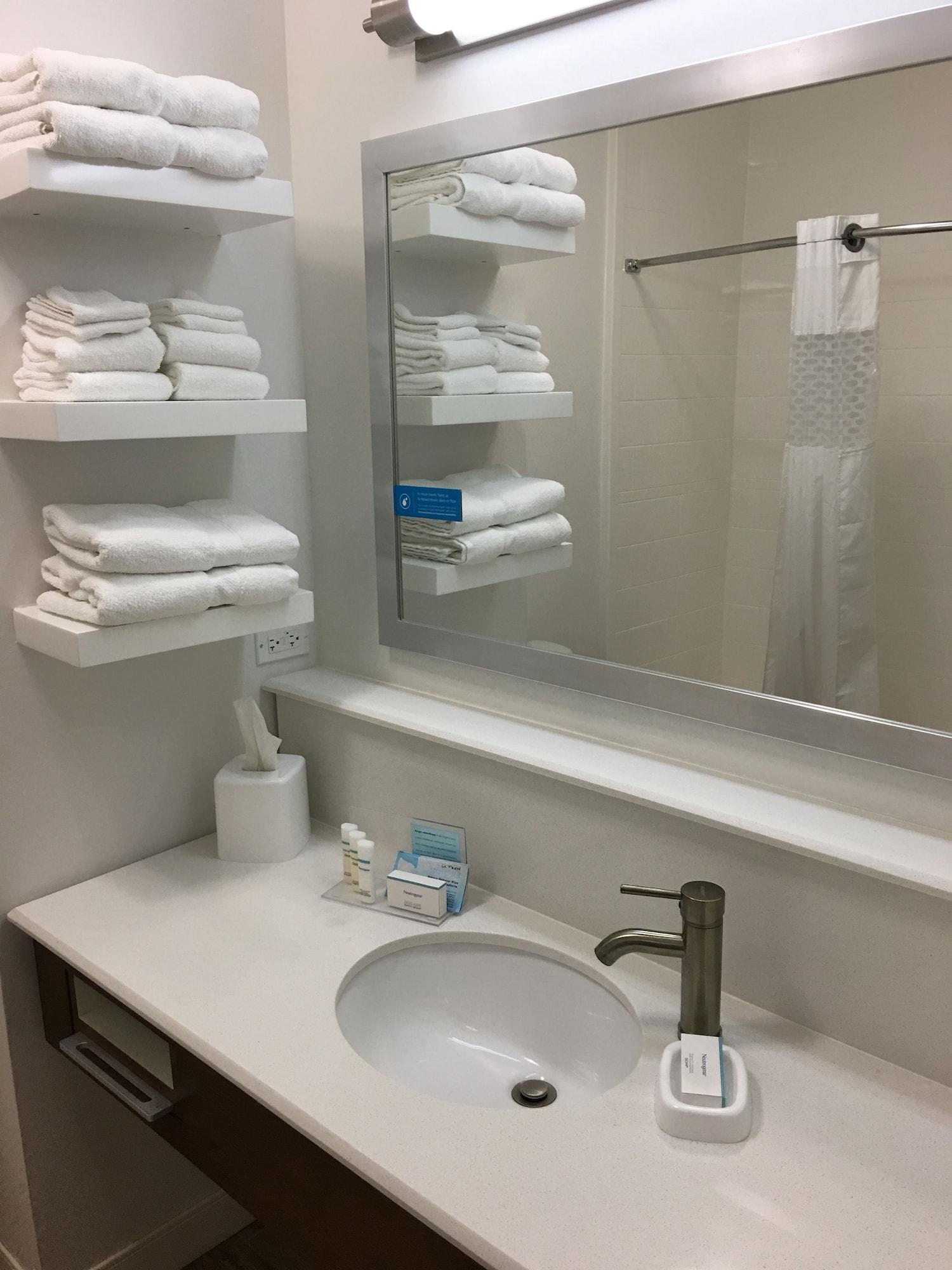 Hampton Inn Mcpherson Extérieur photo