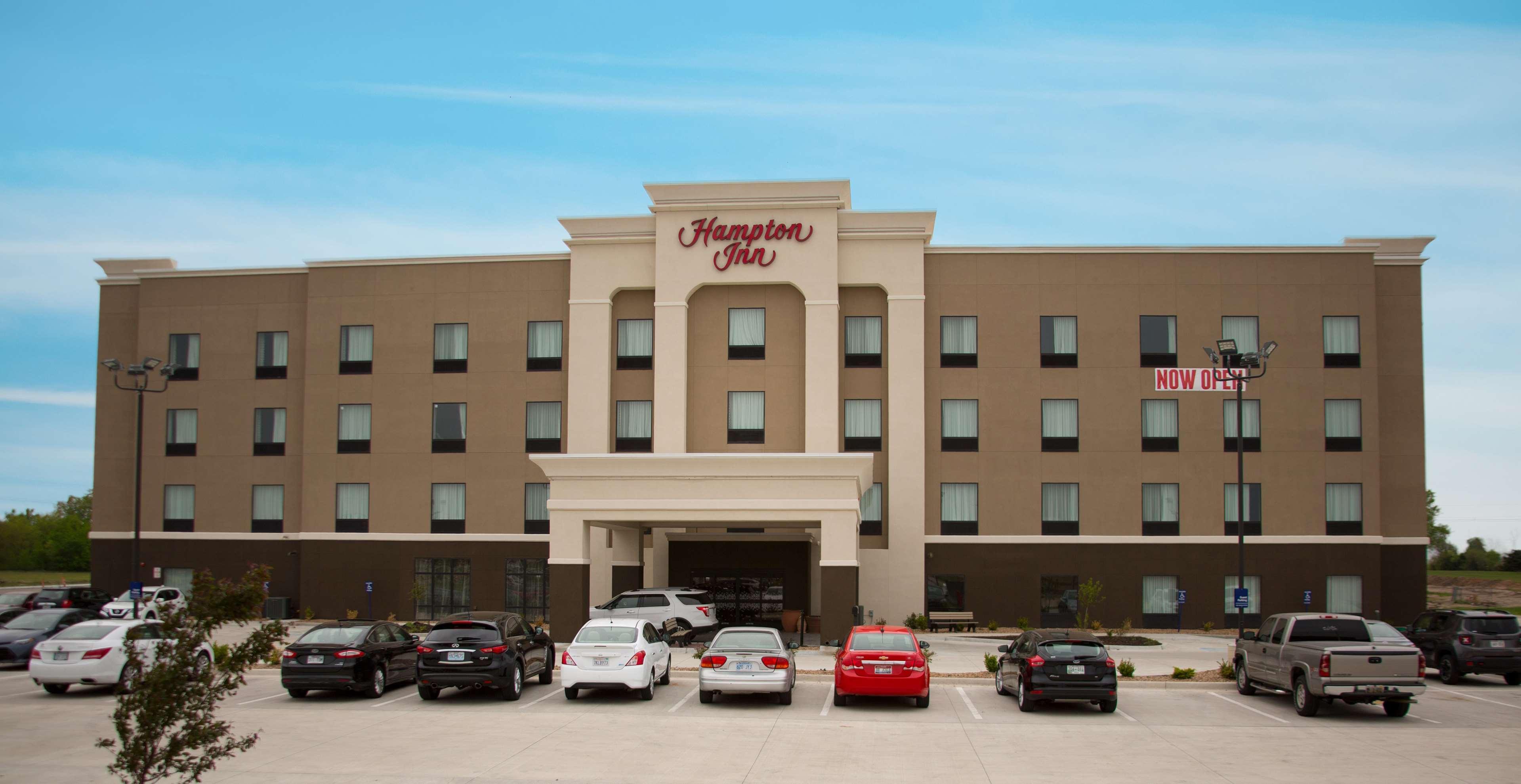 Hampton Inn Mcpherson Extérieur photo