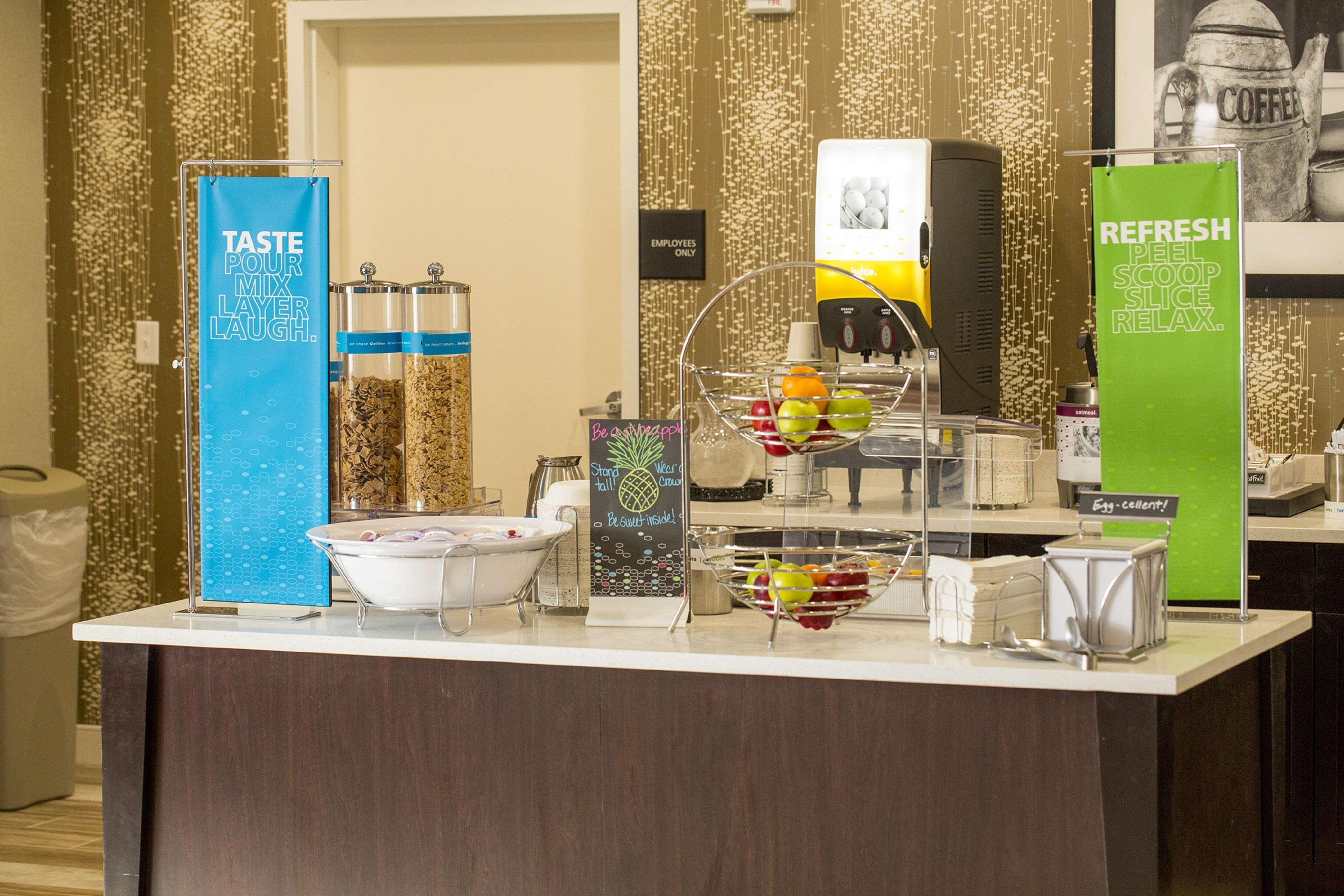 Hampton Inn Mcpherson Extérieur photo