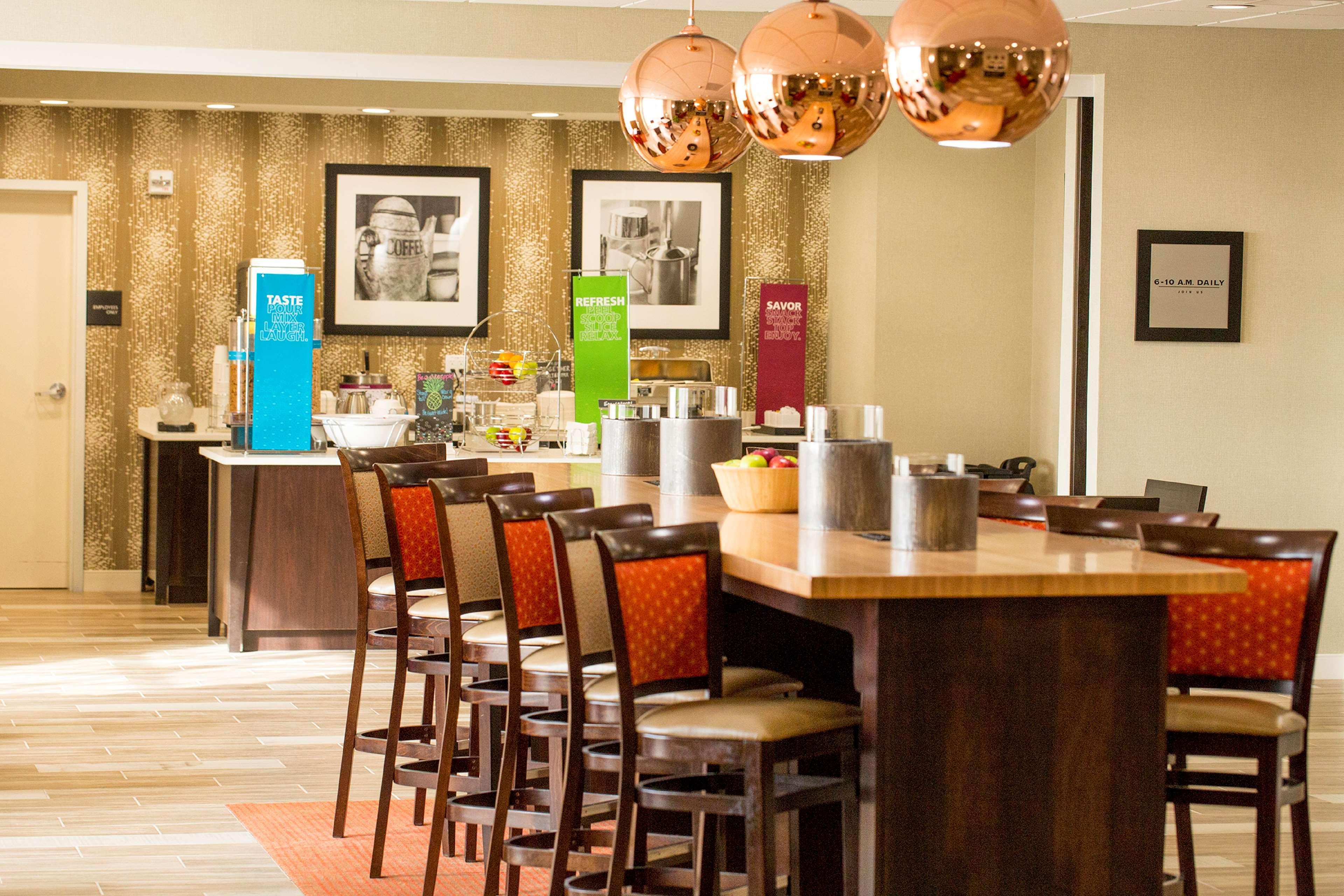 Hampton Inn Mcpherson Extérieur photo