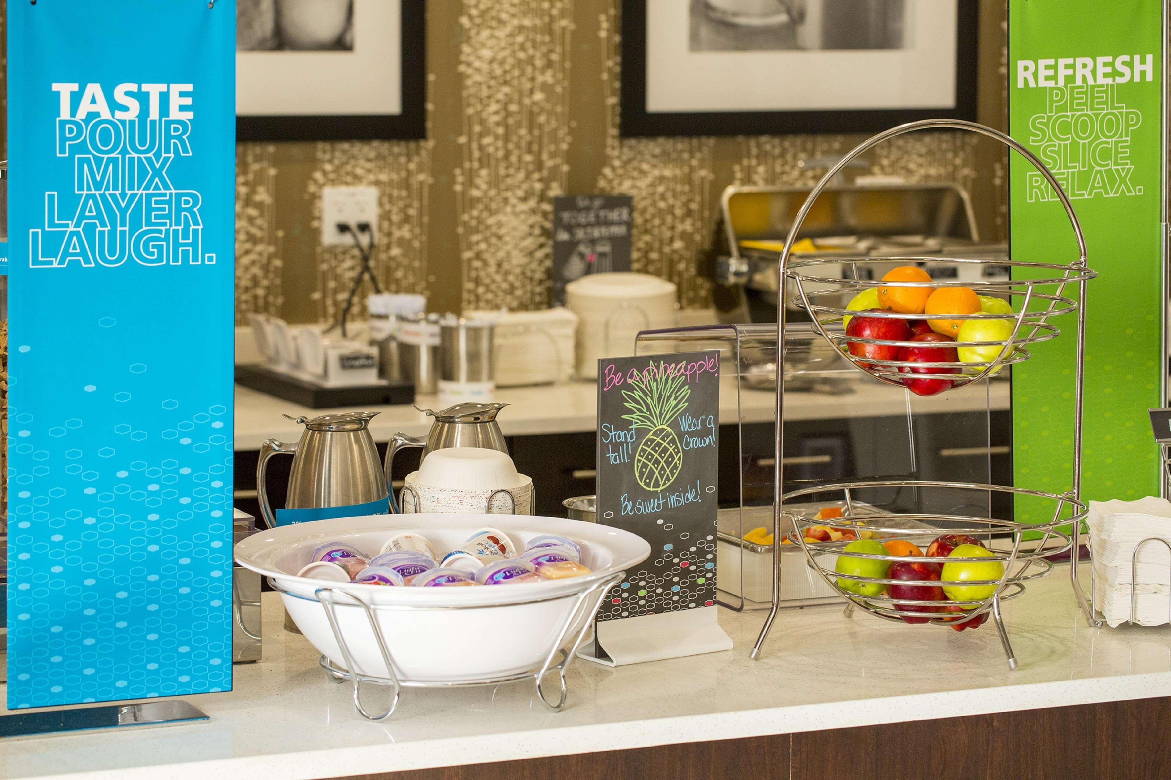 Hampton Inn Mcpherson Extérieur photo