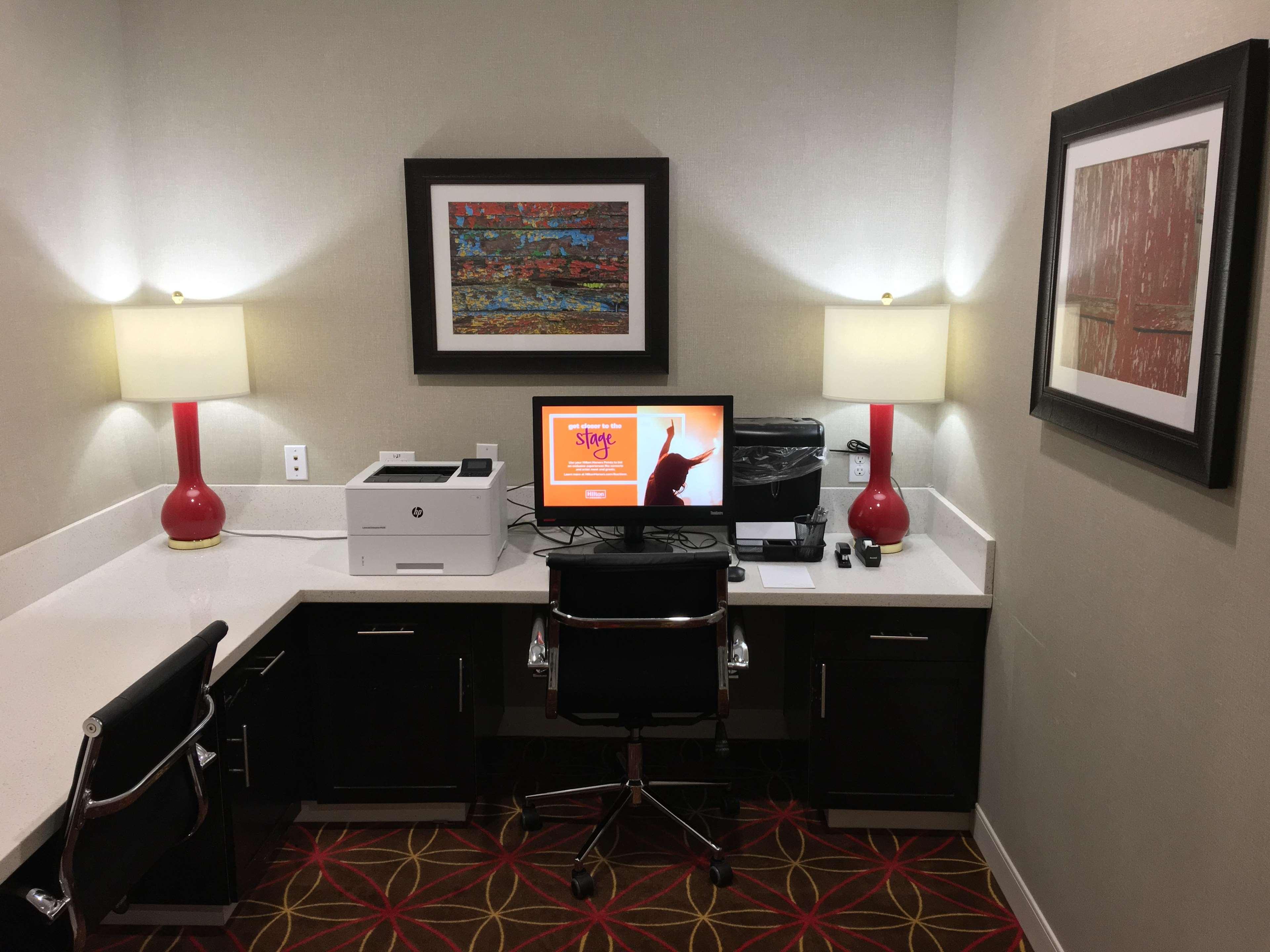 Hampton Inn Mcpherson Extérieur photo