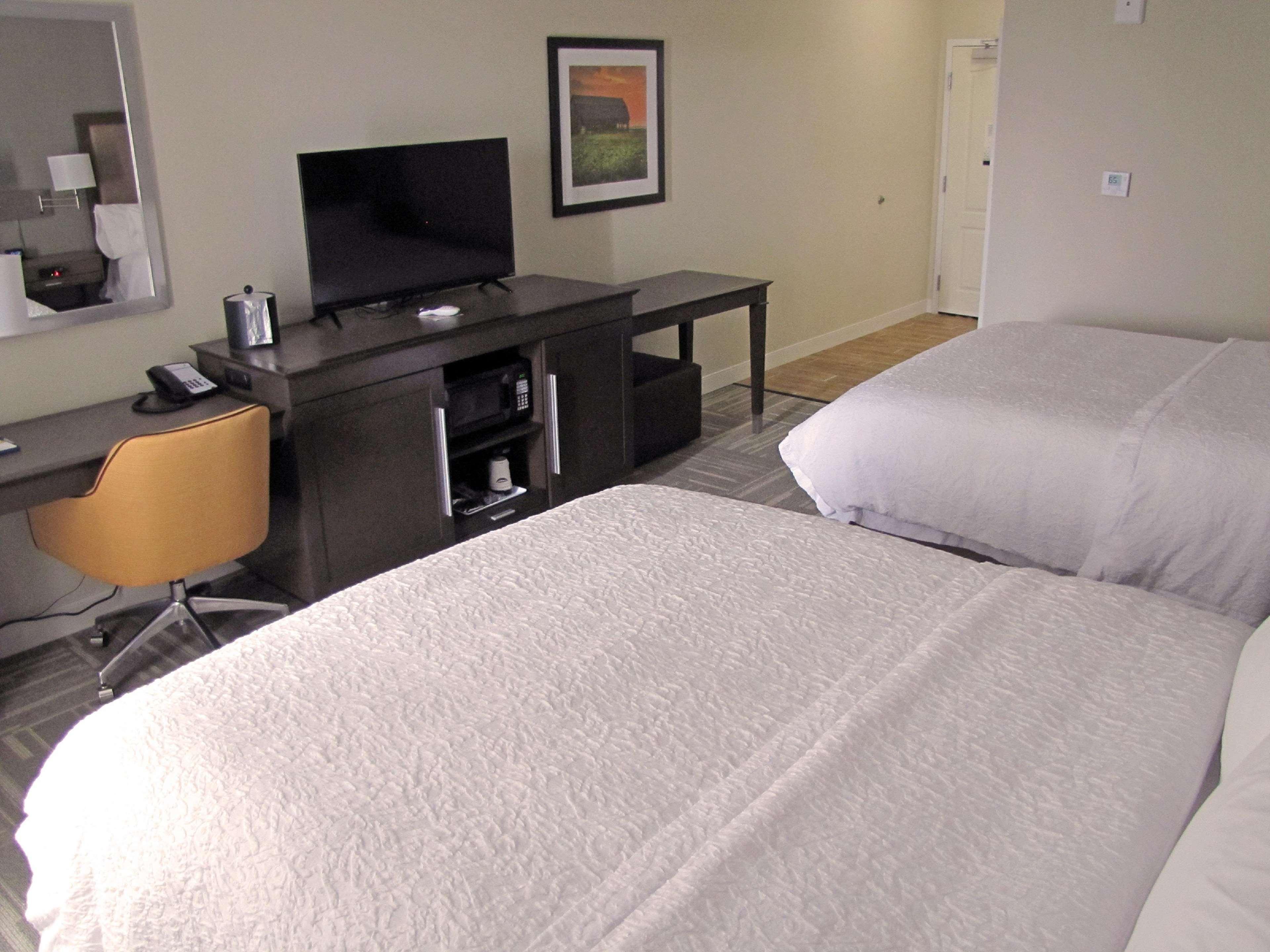 Hampton Inn Mcpherson Extérieur photo