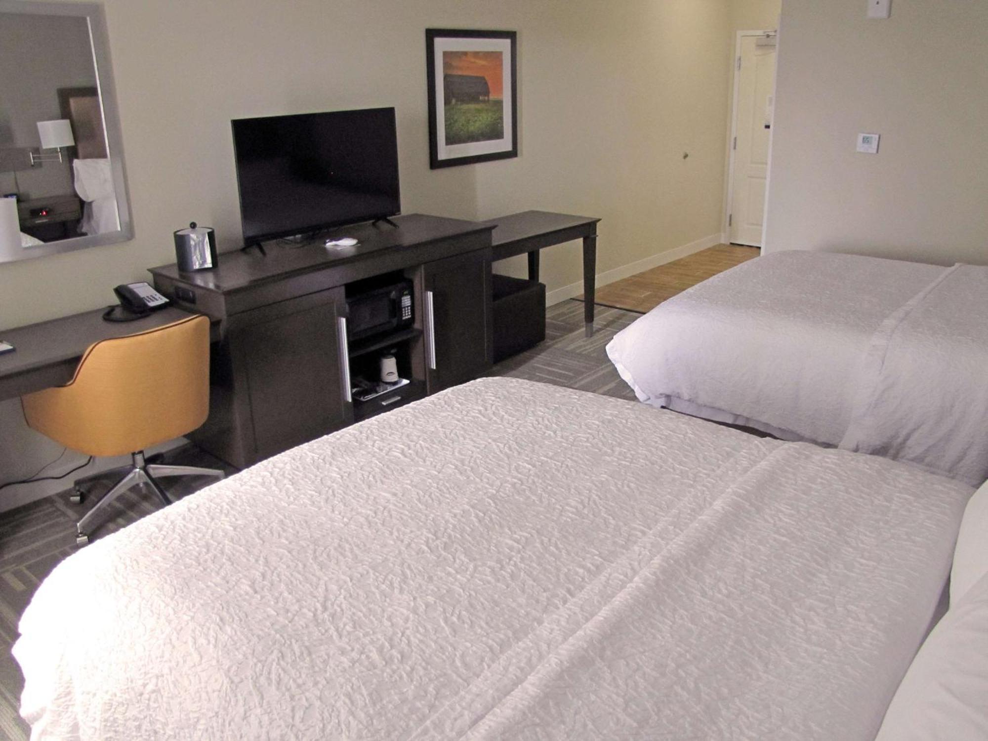 Hampton Inn Mcpherson Extérieur photo