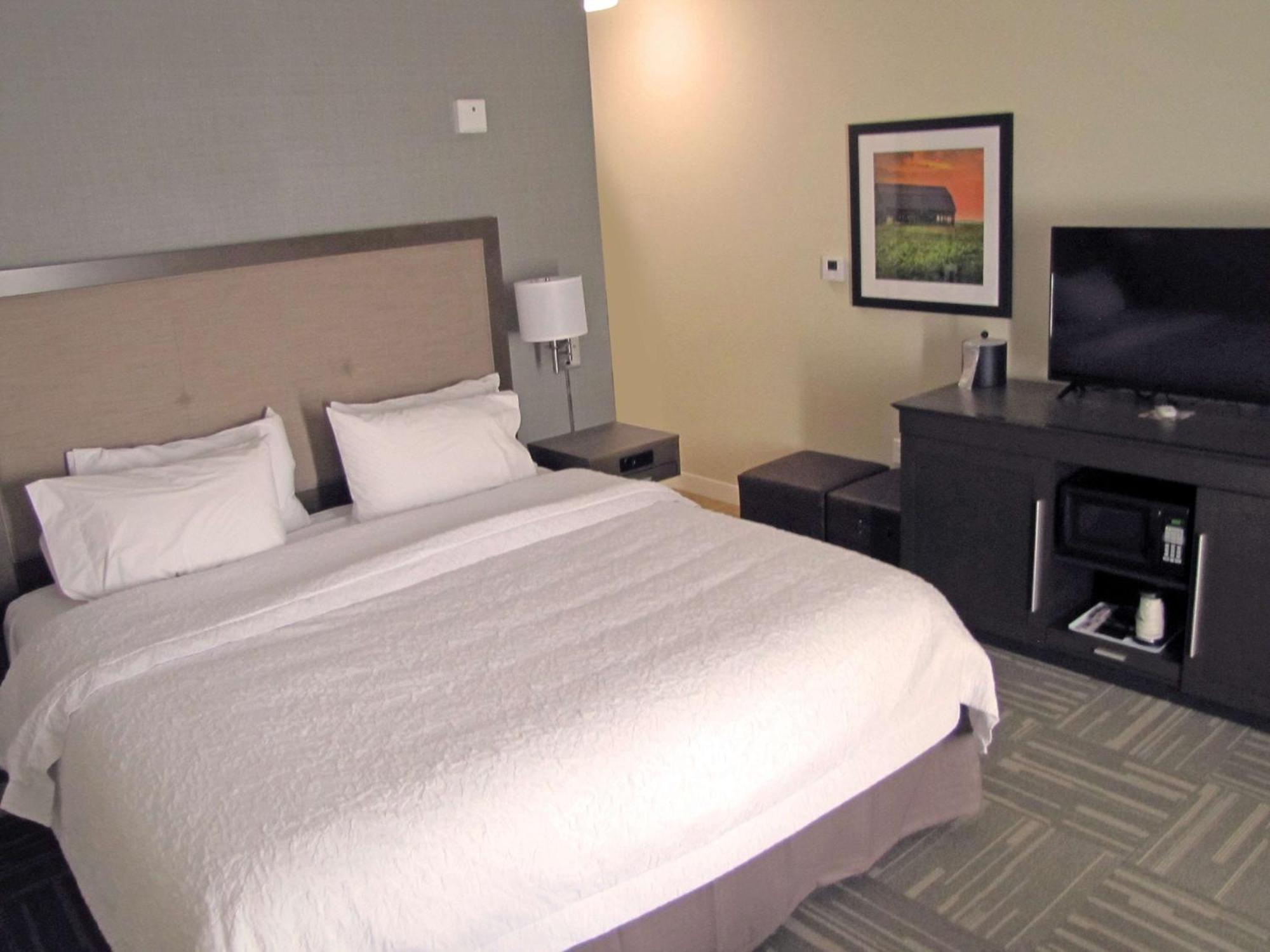 Hampton Inn Mcpherson Extérieur photo