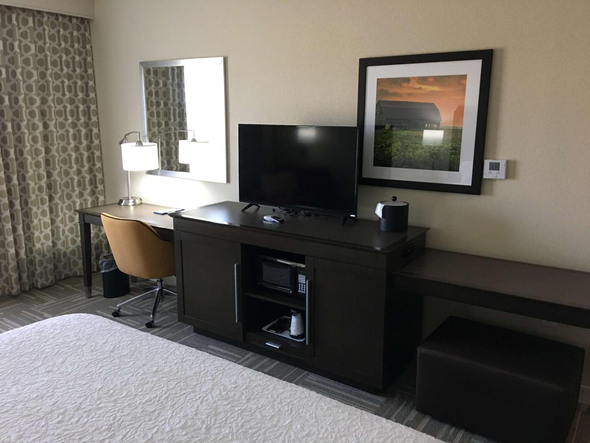 Hampton Inn Mcpherson Extérieur photo